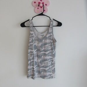 Old Navy Gray Camo Scoop Neck Tank Top